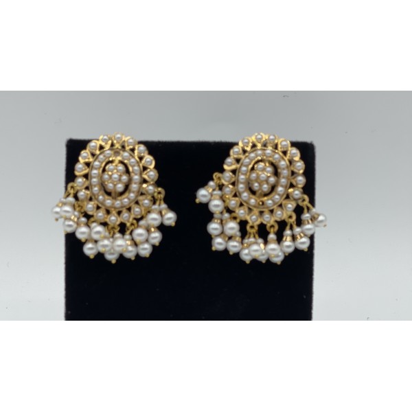 22k Yellow Gold Earrings Set with Pearl