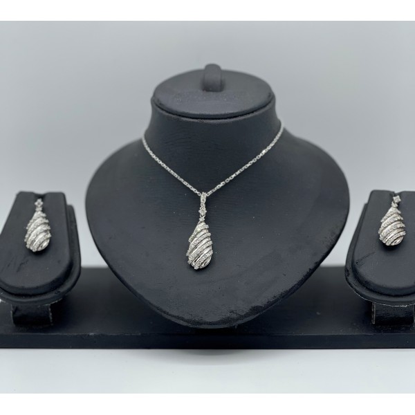 18k White Gold Small Diamond Necklace Set 
