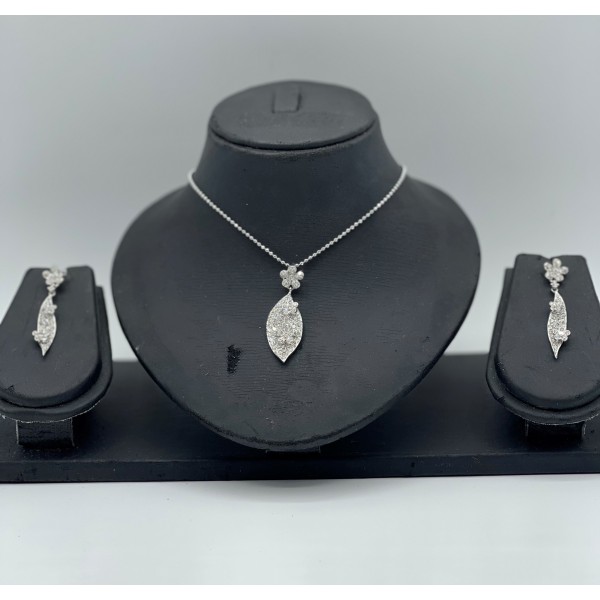 18k White Gold Small Diamond Necklace Set 