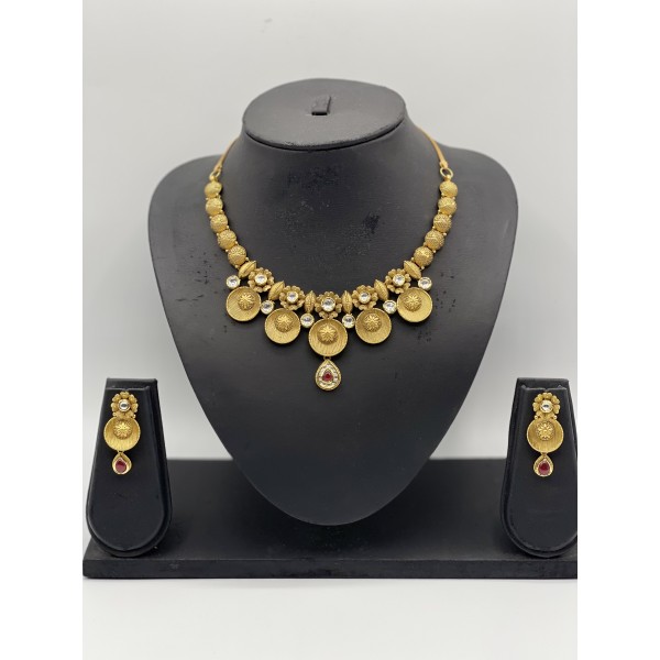 22k Yellow Gold Antique Necklace Set with Kundan